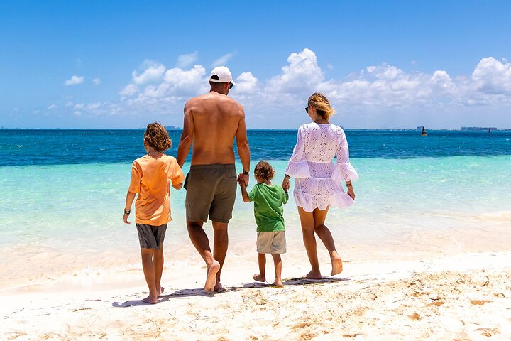 Isla Mujeres Luxury Sailing: Solo Adulti o Per Famiglie