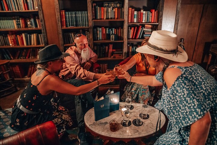 Phantoms of Prohibition : Geister, Cocktails & Bissen Walking Tour