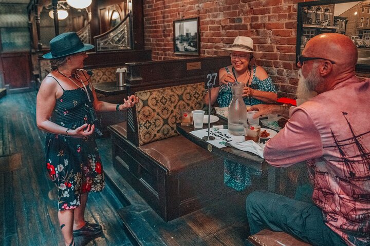 Phantoms of Prohibition : Geister, Cocktails & Bissen Walking Tour