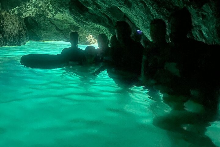 Tour giornaliero dell'isola di ischia in Barca con pranzo a bordo