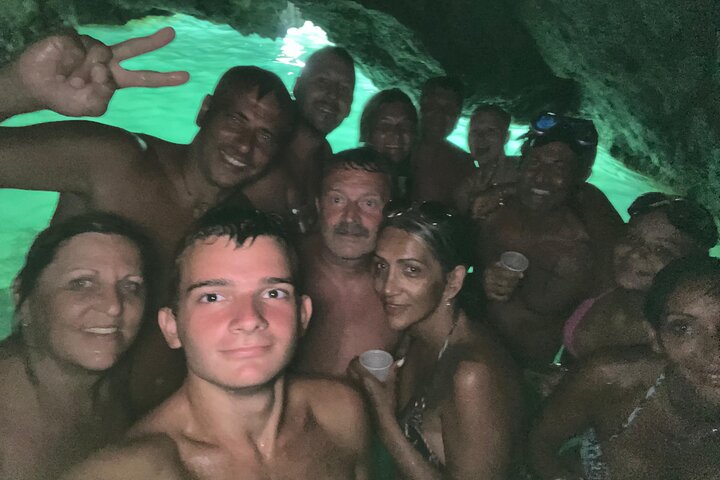 Tour giornaliero dell'isola di ischia in Barca con pranzo a bordo