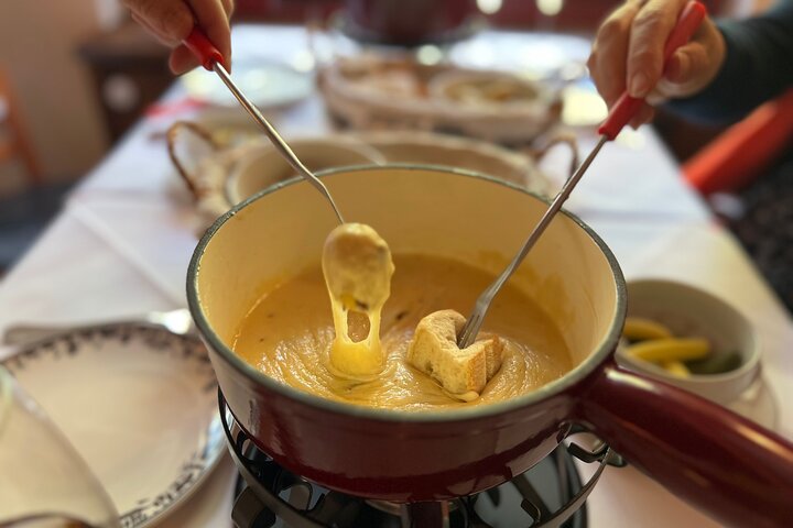 Tour gastronomico di Zurigo con 10 prelibatezze locali, formaggi e cioccolatini