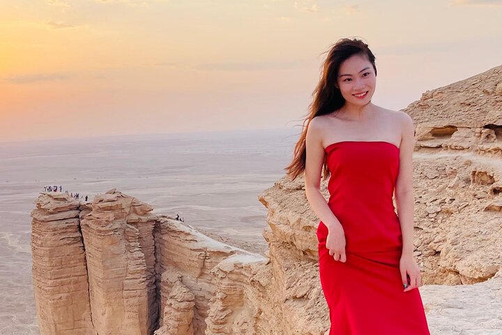 Edge of the World Riyadh Tour with Camel Ride & Dinner