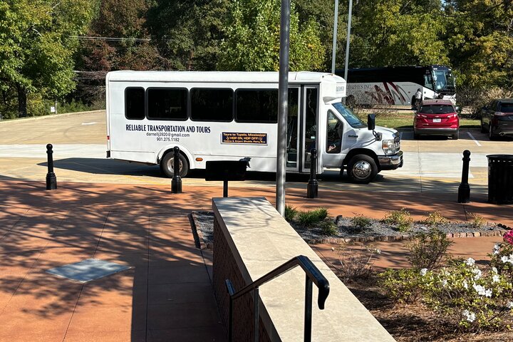 Elvis Presley Birthplace Park i Tupelo med transport från Memphis