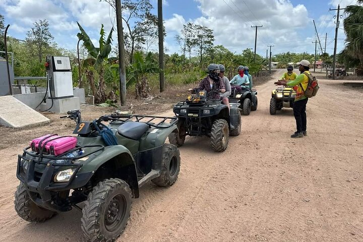 Visite en VTT et cascade au départ de Hopkins Village