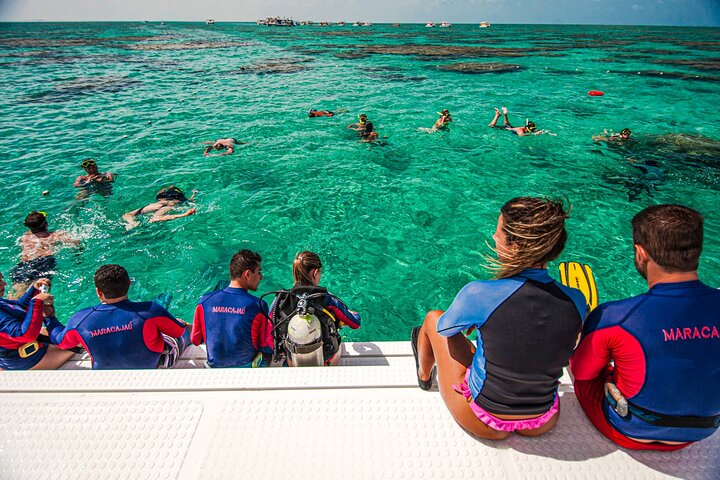 Descubre la Belleza Submarina : Explora el Arrecife Parrachos de Maracajaú