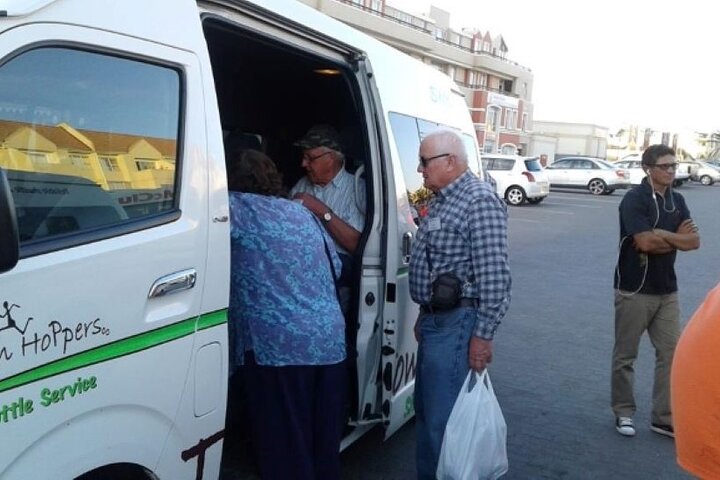 Tous les jours, Town Hoppers Shuttle Bus de Swakopmund à Windhoek.