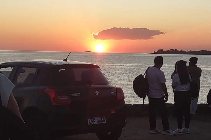Tour a pie Colonia del Sacramento. ENG, SPA, GER, POR