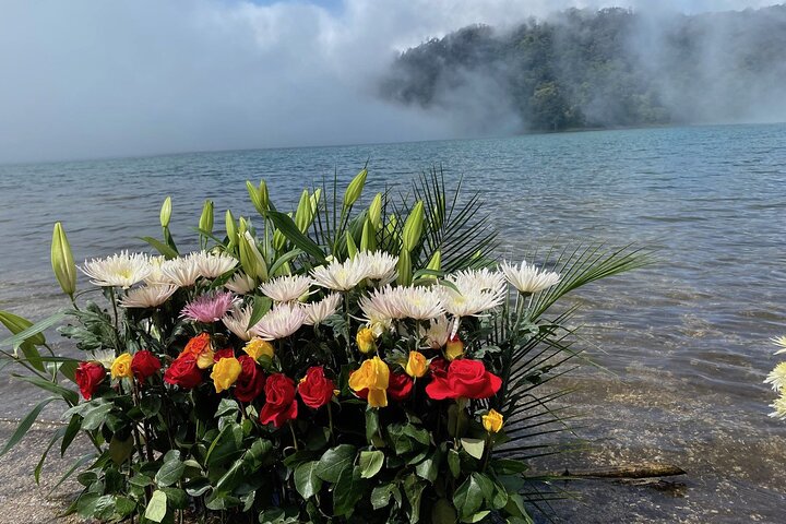 Escursione al Lago Sacro Chicabal, poi Tour di un villaggio Maya - Giornata intera