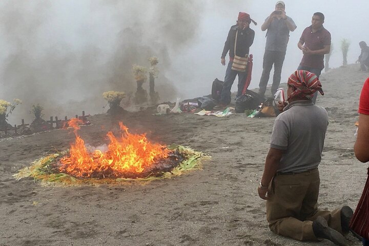 Escursione al Lago Sacro Chicabal, poi Tour di un villaggio Maya - Giornata intera