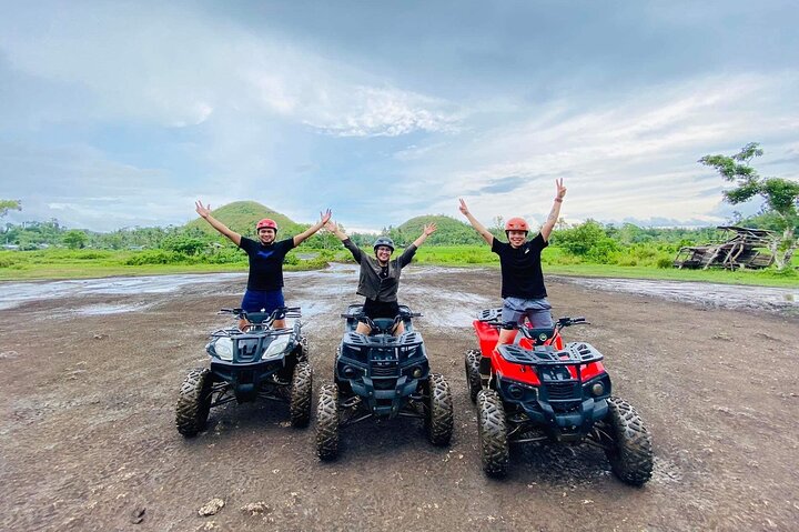 Tour Privado de Día Completo con Paseo en ATV en Chocolate Hills