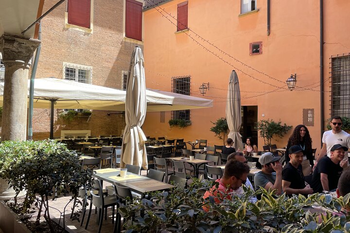 Bologna Walking Food Tour og højdepunkter med en lokal guide