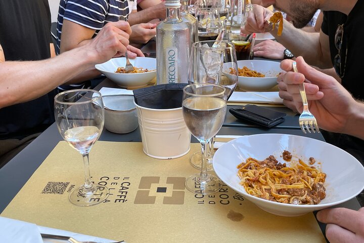 Bologna Walking Food Tour og højdepunkter med en lokal guide