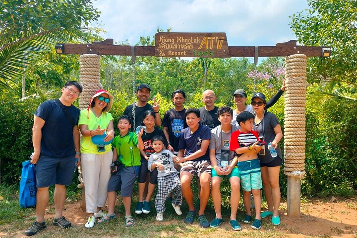 Giro in ATV attraverso sentieri di montagna e cascata a Khao Lak