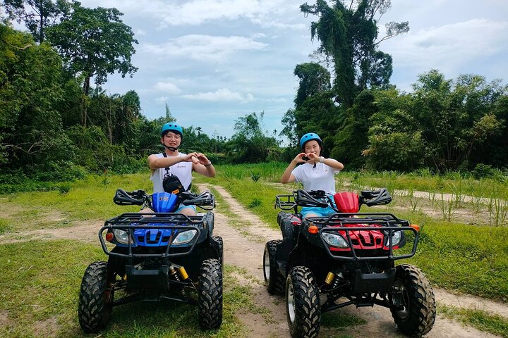 Giro in ATV attraverso sentieri di montagna e cascata a Khao Lak
