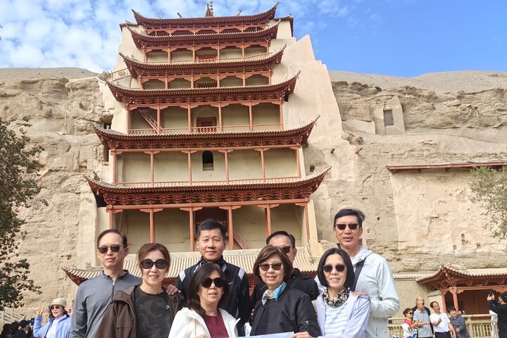 Tour privato di un giorno della Via della Seta di Dunhuang: grotte di Mogao, Crescent Spring