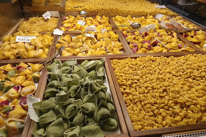 Bologna Kleingruppen-Speisentour mit Vollverpflegung & lokalem Food Experten
