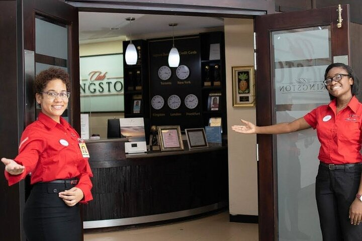 Sala VIP Club Kingston y entrada prioritaria en Norman Manley