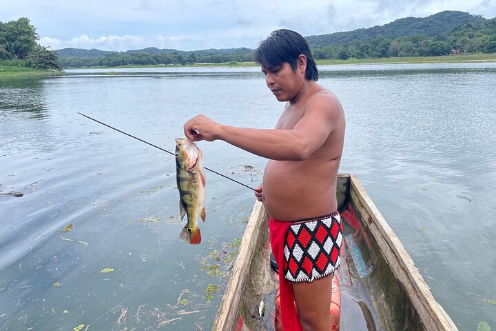 Panama City : Visite d'un village indien Embera et d'une cascade avec déjeuner