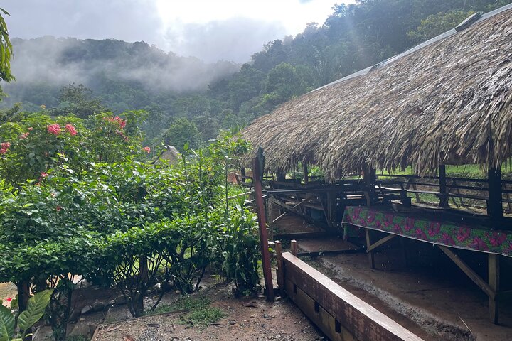 Panama City : Visite d'un village indien Embera et d'une cascade avec déjeuner