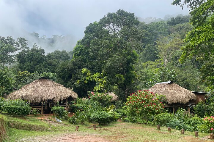 Panama City : Visite d'un village indien Embera et d'une cascade avec déjeuner