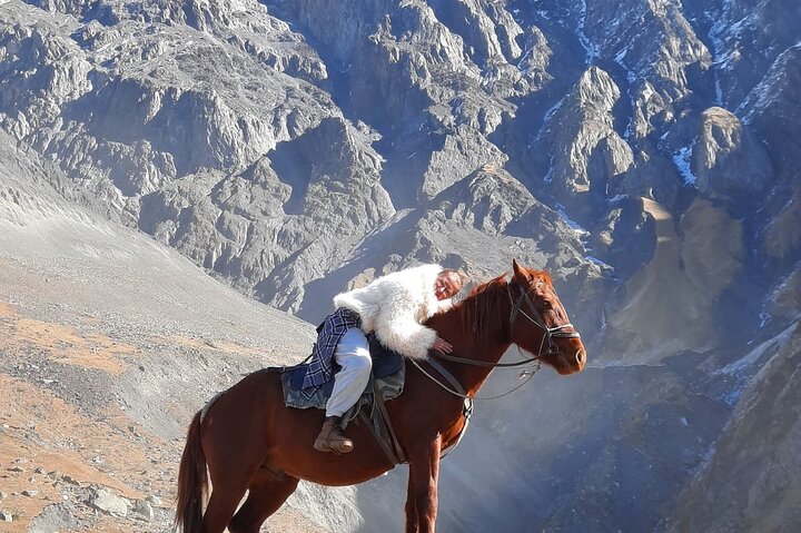 Paardrijtocht in Kazbegi naar Elia Klooster (makkelijk)