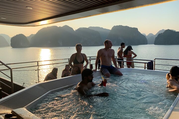 Cat Ba Island: Fulddagstur til Lan Ha Bay med luksuscruise