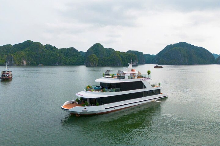 Cat Ba Island: Fulddagstur til Lan Ha Bay med luksuscruise