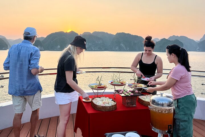 Cat Ba Island: Fulddagstur til Lan Ha Bay med luksuscruise