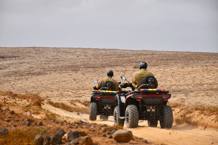 Boa Vista Quad Tour: Naufragio e Deserto di Viana (2 - Ora)