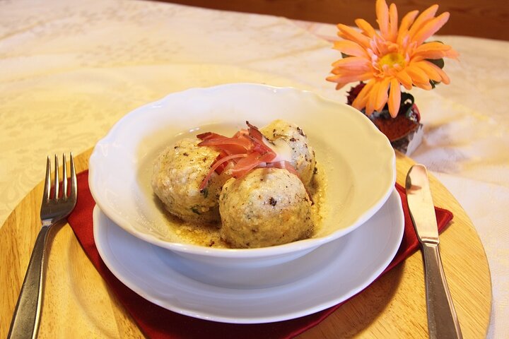 Innsbruck: Un tour gastronomico a piedi con pasto completo di Do Eat Better
