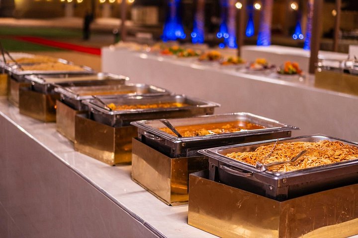 Dubai: VIP Evening Desert Safari, Camel, BBQ Dinner & Dune Bash