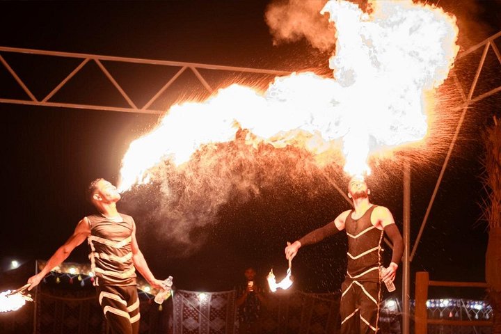 Dubai: VIP Evening Desert Safari, Camel, BBQ Dinner & Dune Bash