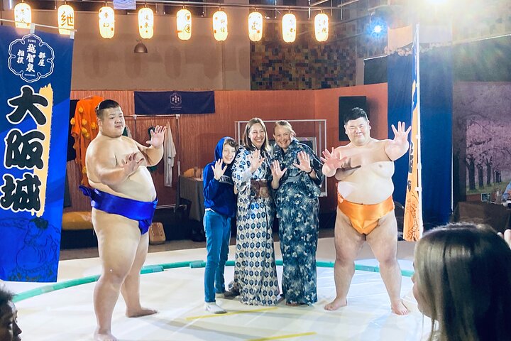 Närbild Sumo Experience på Ochi Stable: Wear Kimono in Stockholm