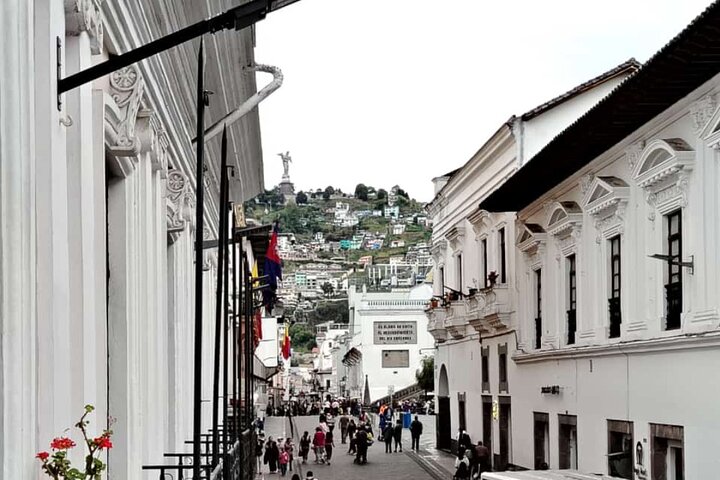 Visite privée de la ville : Quito colonial, le Milieu du monde et le téléphérique