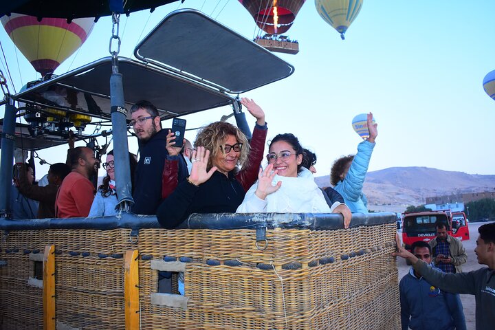 Croisière de 4 jours sur le Nil Assouan et Louxor en montgolfière avec Abu Simbel