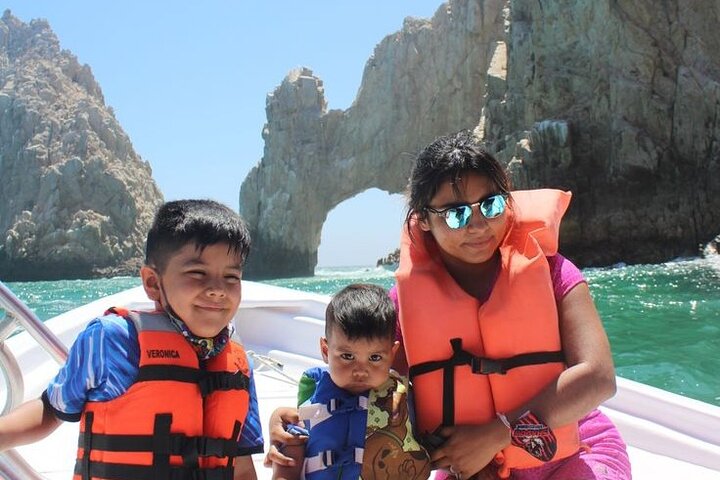 Paseo en barco a El Arco y Playa del Amante con natación