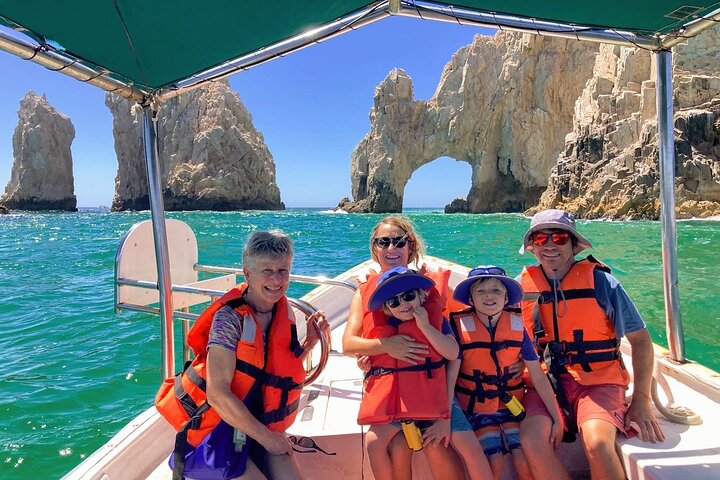 Paseo en barco a El Arco y Playa del Amante con natación