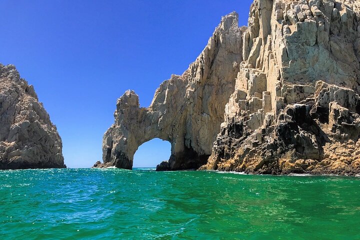 Paseo en barco a El Arco y Playa del Amante con natación