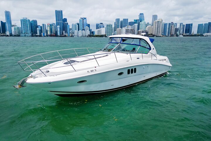 Noleggio Yacht Privato a Fort Lauderdale: 40 - Ft, Fino a 12