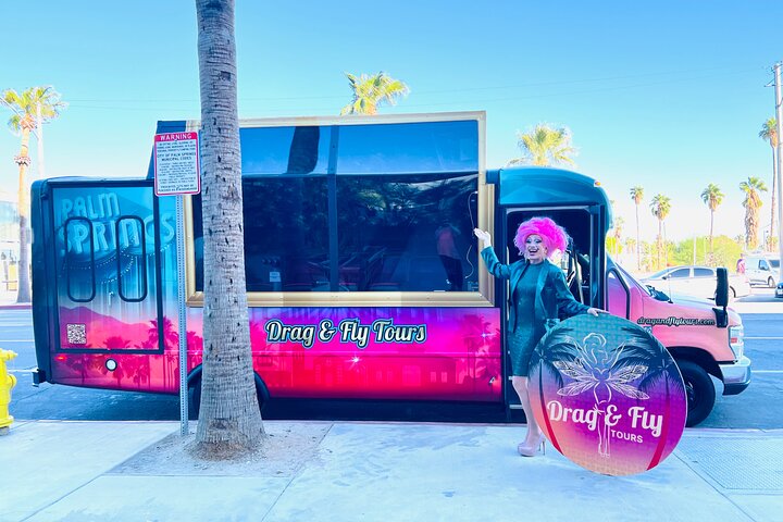Drag Queen organiseerde een bustour door Palm Springs
