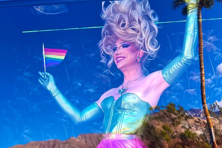 Drag Queen organiseerde een bustour door Palm Springs