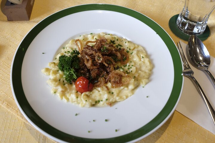 Innsbruck: Un tour gastronomico a piedi con pasto completo di Do Eat Better