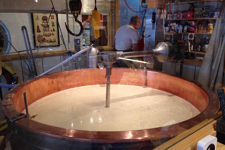 Excursão particular de Gruyères, incluindo fábrica de queijo e de chocolate saindo de Montreux