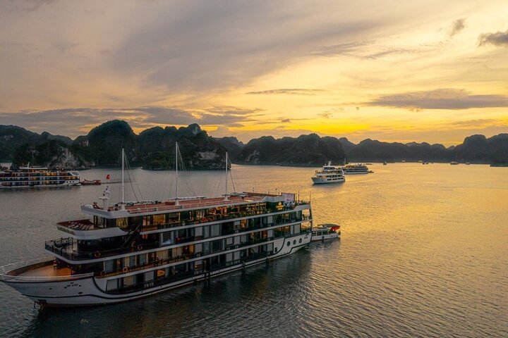 2 - Day Ha Long-Lan Ha Bay-Bai Tu Long Bay 5 Sterne Kreuzfahrten und Balkon