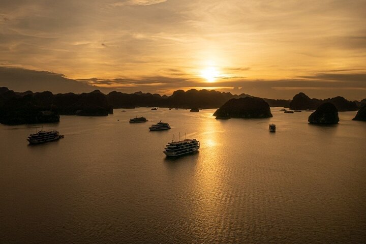 2 - Day Ha Long-Lan Ha Bay-Bai Tu Long Bay 5 Sterne Kreuzfahrten und Balkon