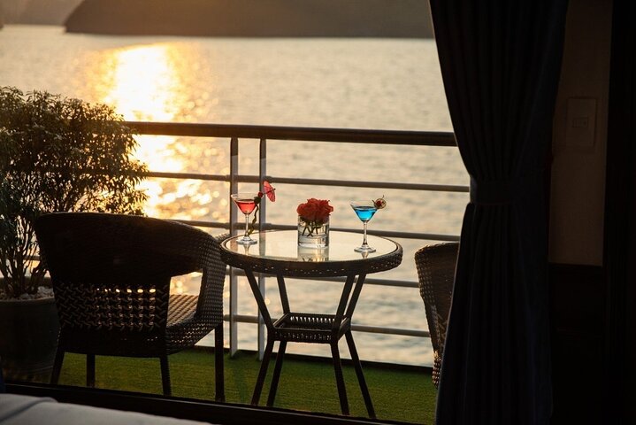 2 - Day Ha Long-Lan Ha Bay-Bai Tu Long Bay 5 Sterne Kreuzfahrten und Balkon