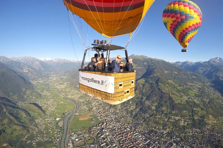 Vol en montgolfière au-dessus des Alpes à Aoste avec une vue à couper le souffle
