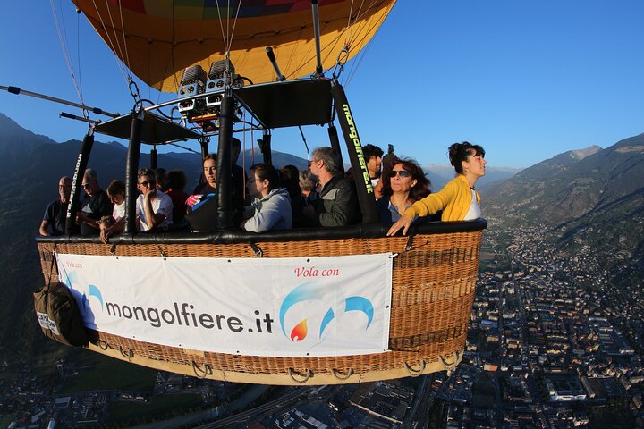 Vol en montgolfière au-dessus des Alpes à Aoste avec une vue à couper le souffle