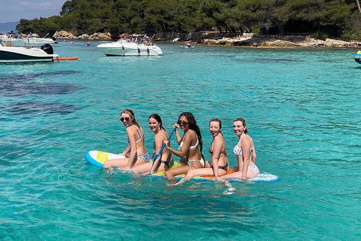 Excursion privée en bateau à Antibes et Billionaire Bay – Détente et plongée avec tuba